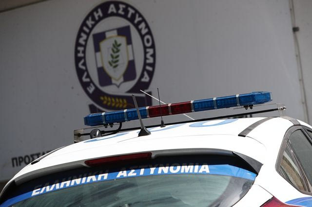 Δυτική Αχαΐα: 75χρονος μπήκε σε ΑΤ και απείλησε να λουστεί με βενζίνη