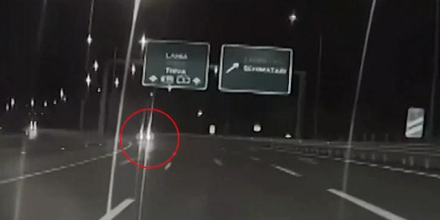 Βίντεο-ντοκουμέντο: ΙΧ κινούνταν ανάποδα στην Αθηνών-Λαμίας με 131 χλμ/ώρα