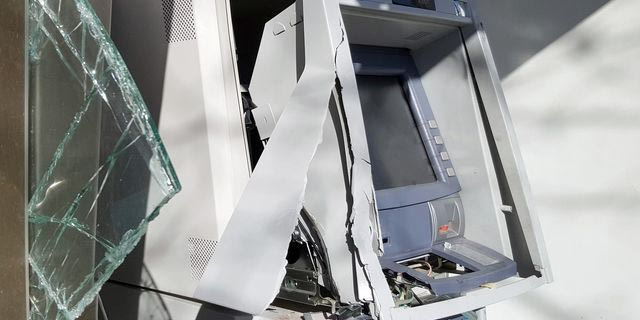Κορινθία: Ανατίναξαν ΑΤΜ και άρπαξαν πάνω από 90.000 ευρώ