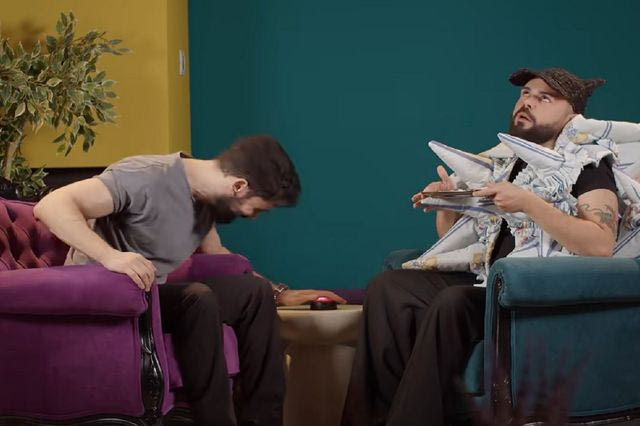 Όταν ο Akylas συνάντησε τον Ατζαράκη: Roasting χωρίς έλεος