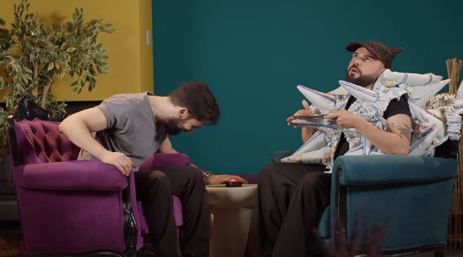 Όταν ο Akylas συνάντησε τον Ατζαράκη: Roasting χωρίς έλεος