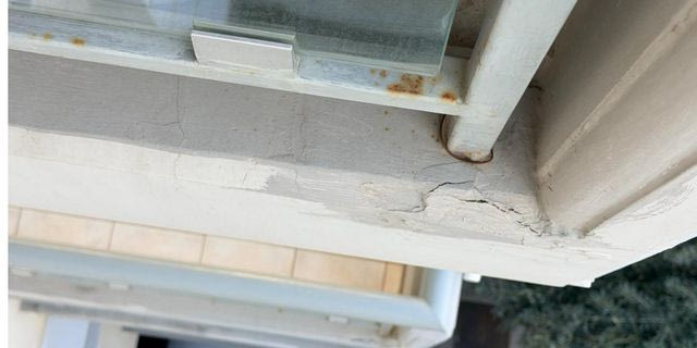Πότε το φούσκωμα και η ρωγμή στο μπαλκόνι προειδοποιεί για κατάρρευση