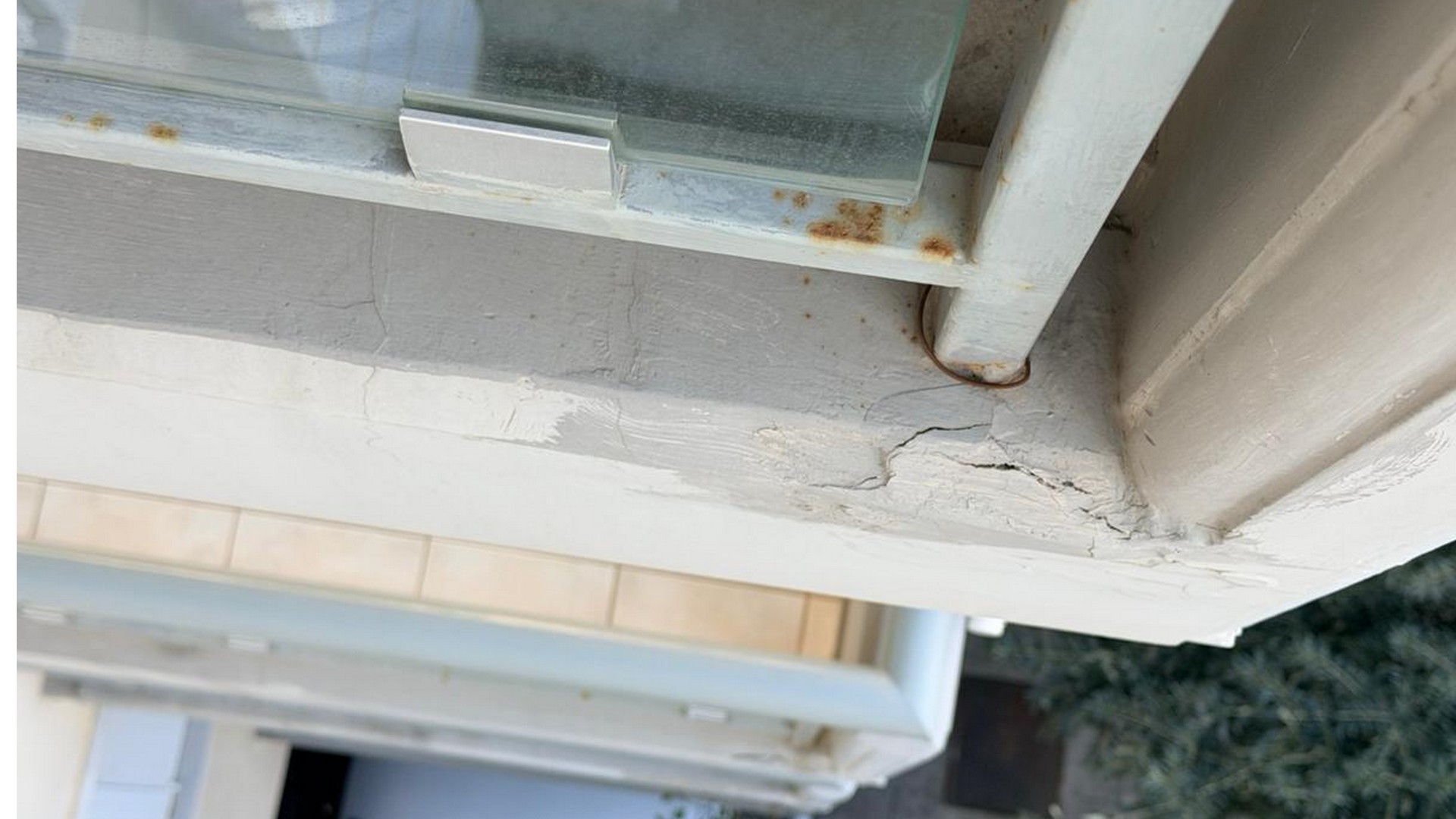 Πότε το φούσκωμα και η ρωγμή στο μπαλκόνι προειδοποιεί για κατάρρευση