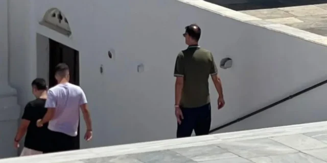 Επισκέφθηκε την Παναγία της Τήνου ο Γιώργος Μπαρτζώκας
