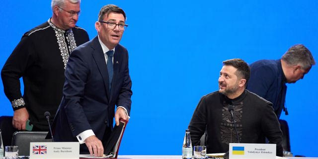 Μπέρναμ σε Ζελένσκι: Θα συνεχίσουμε να σας στηρίζουμε παρά τις “εξωφρενικές απειλές” της Ρωσίας