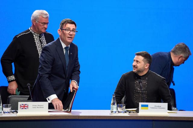 Μπέρναμ σε Ζελένσκι: Θα συνεχίσουμε να σας στηρίζουμε παρά τις “εξωφρενικές απειλές” της Ρωσίας