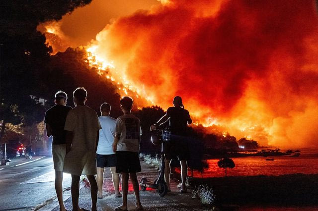 Από Ελλάδα μέχρι Κροατία, η Ευρώπη φλέγεται – Νεκροί, εκκενώσεις και πύρινος εφιάλτης