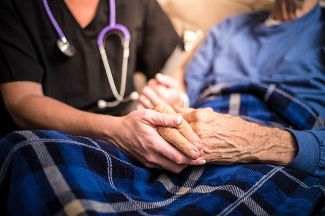 Σουηδία: Απελαύνουν 74χρονο Βρετανό με άνοια λόγω γραφειοκρατίας του Brexit