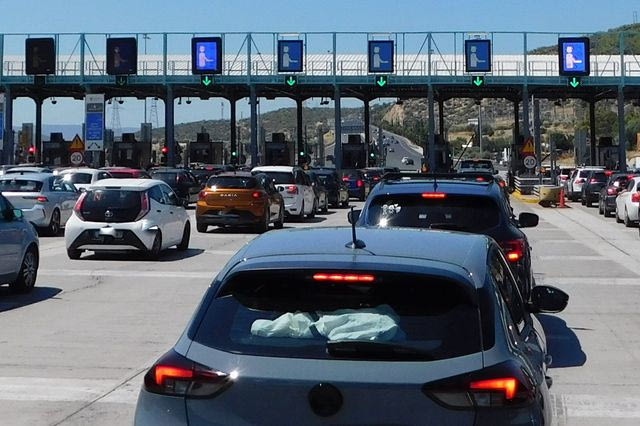 Δεκαπενταύγουστος: Αναχωρούν και οι τελευταίοι εκδρομείς – Αυξημένη κίνηση στους δρόμους