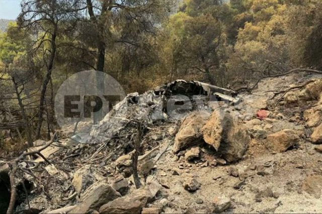 Τραγωδία στην Ψάθα: Φωτογραφίες από τα συντρίμμια του δεύτερου ελικοπτέρου