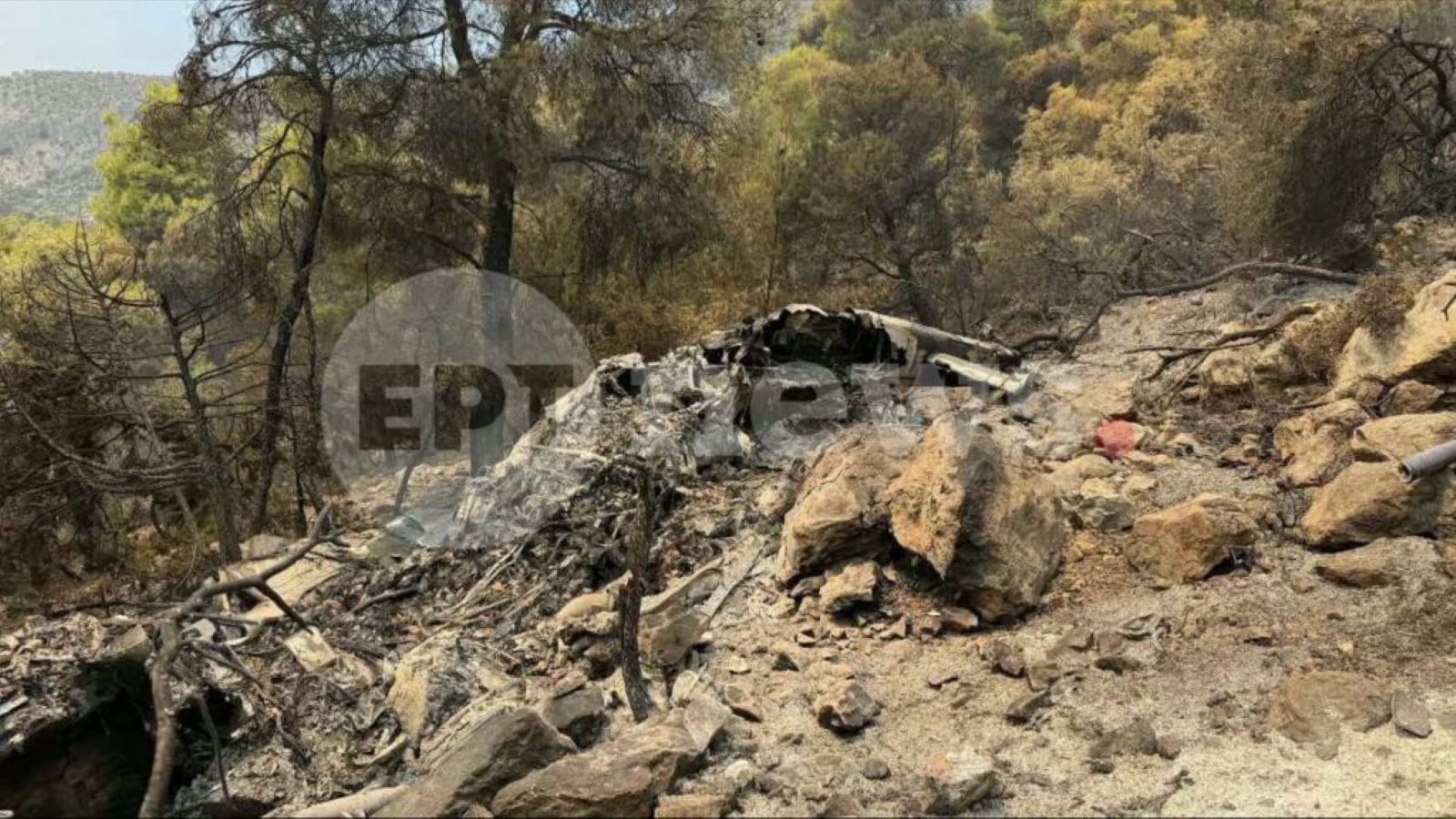 Τραγωδία στην Ψάθα: Φωτογραφίες από τα συντρίμμια του δεύτερου ελικοπτέρου