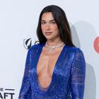 Η Dua Lipa έγινε 31 ετών – Η αδημοσίευτη γαμήλια φωτογραφία και οι ευχές των γονιών της