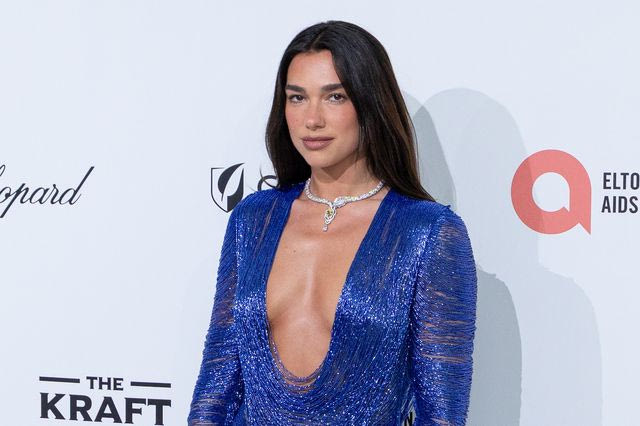 Η Dua Lipa έγινε 31 ετών – Η αδημοσίευτη γαμήλια φωτογραφία και οι ευχές των γονιών της