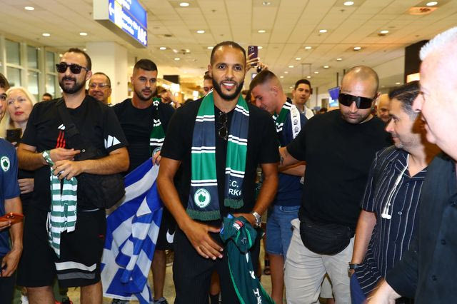 Ελ Αραμπί: Χαμός στο “Ελ. Βενιζέλος”, οπαδοί της Μαρκό υποδέχθηκαν με συνθήματα τον Μαροκινό