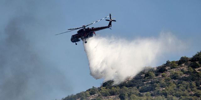 Φωτιά στη Γαστούνη Ηλείας – Σηκώθηκαν 3 ελικόπτερα