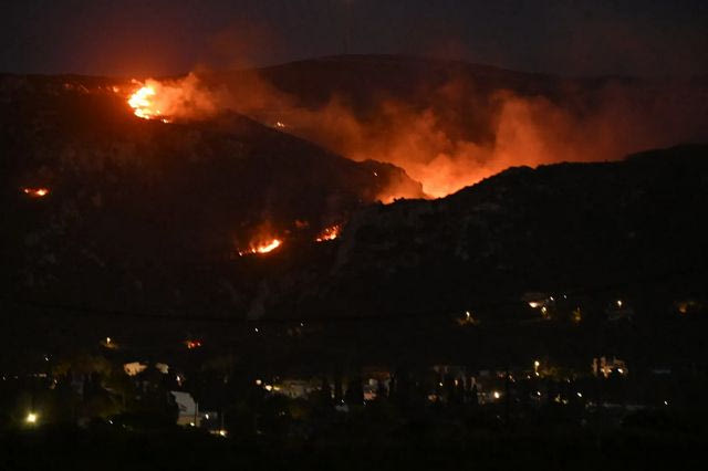Κως: Καλύτερη η εικόνα της φωτιάς στο Πυλί – Δυνάμεις στο σημείο