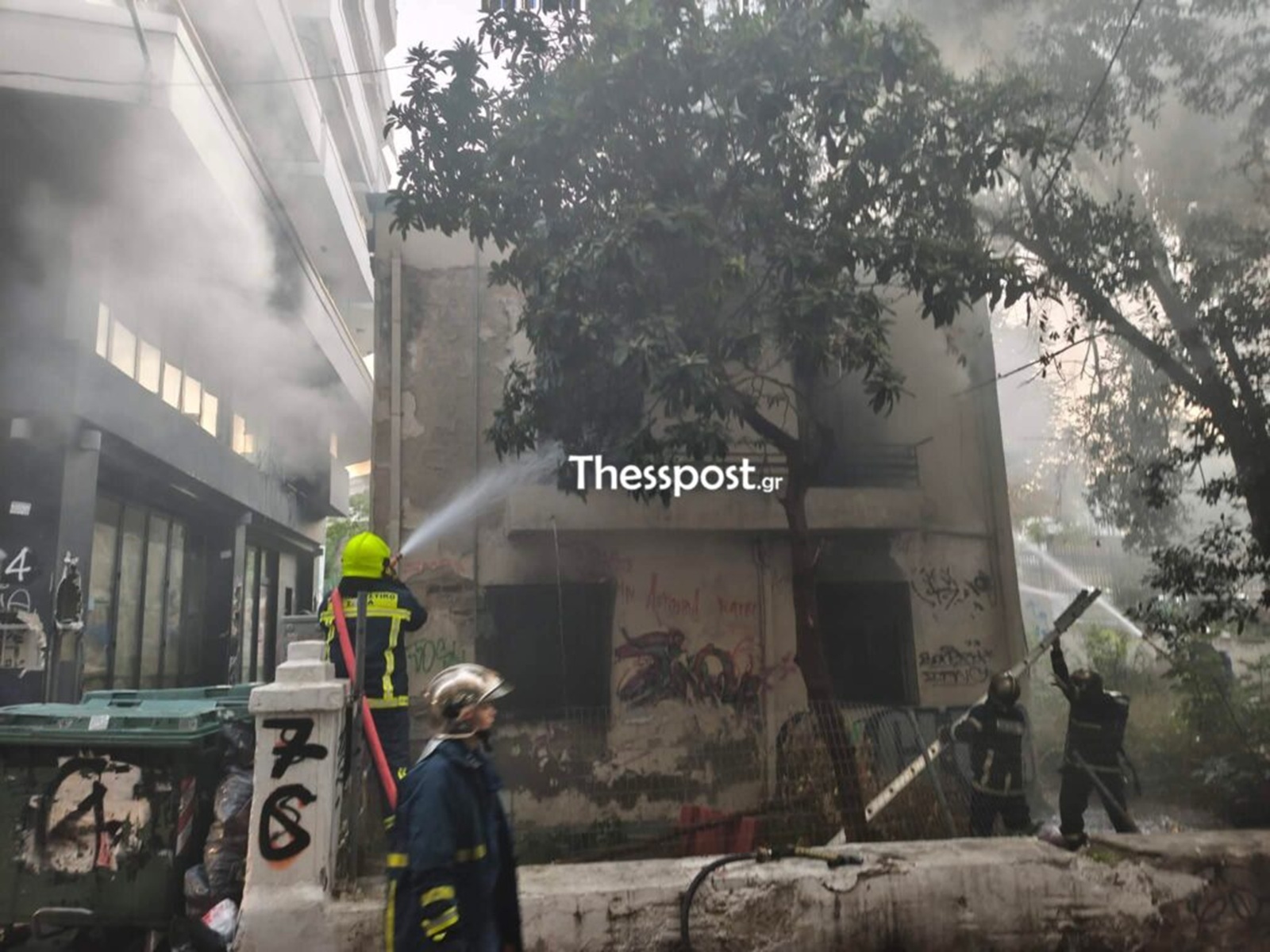 Φωτιά σε οίκημα στο κέντρο της Θεσσαλονίκης