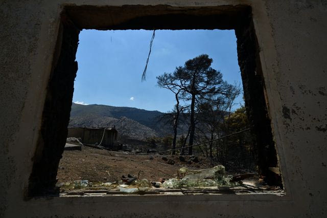“Είδα την παιδική μου ηλικία καμένη” – Επιστρέφουν οι πυρόπληκτοι του Πόρτο Γερμενό