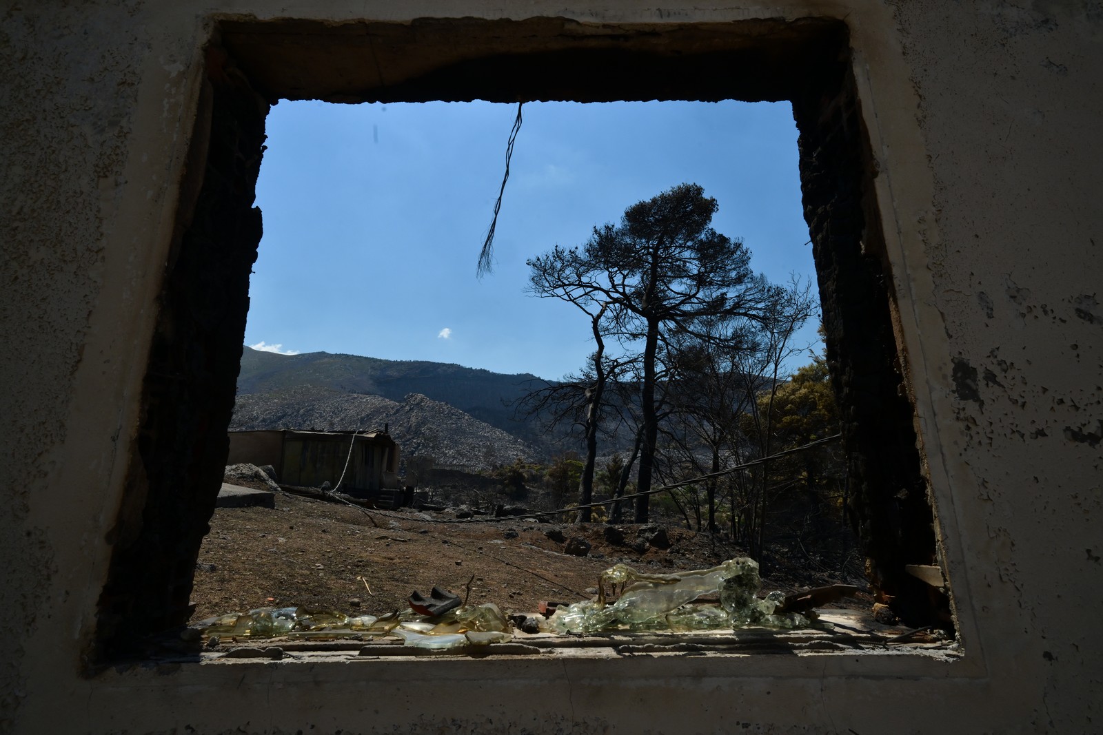 “Είδα την παιδική μου ηλικία καμένη” – Επιστρέφουν οι πυρόπληκτοι του Πόρτο Γερμενό