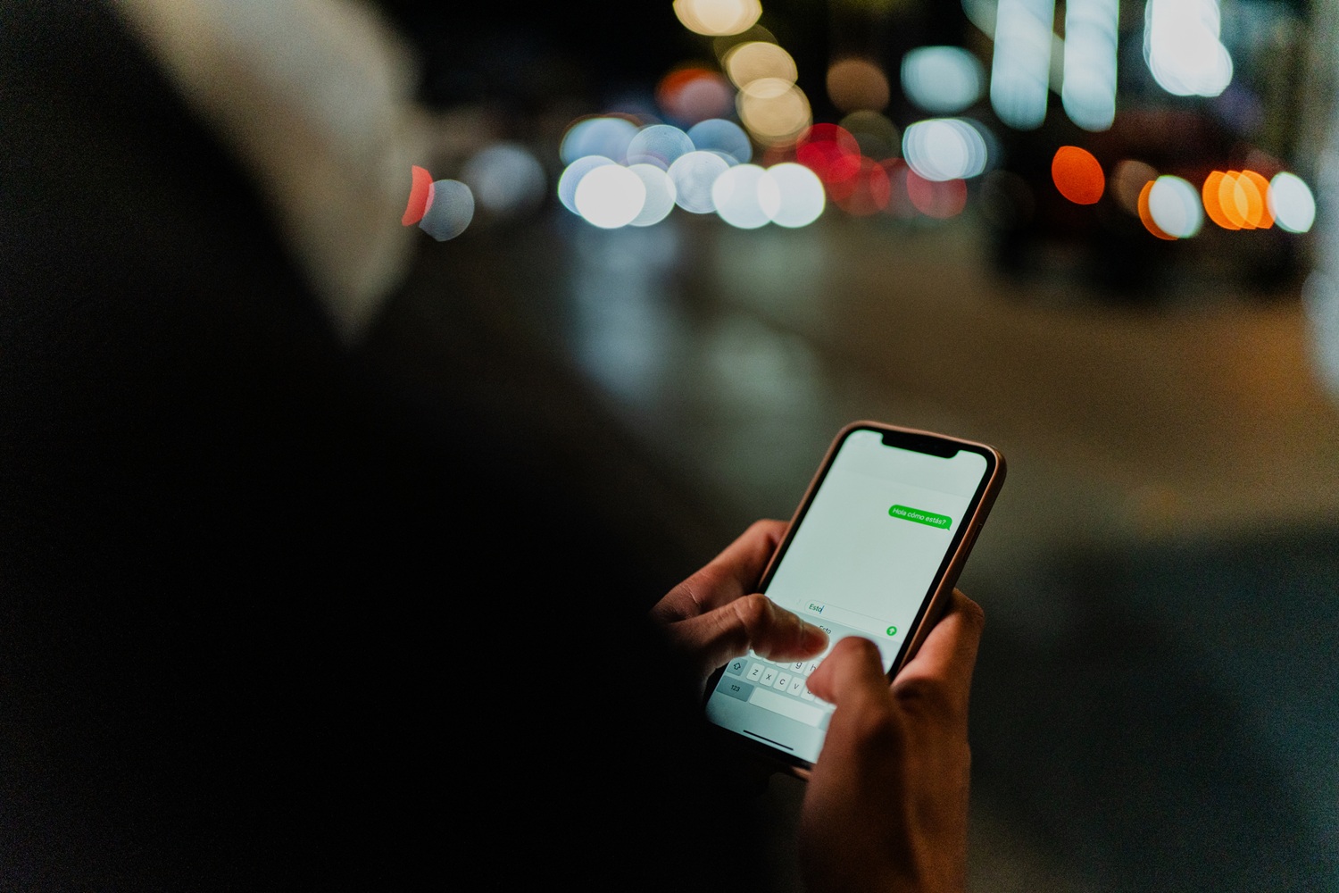 Πώς το WhatsApp έγινε εργαλείο για τη διακίνηση εκατ. ευρώ χωρίς ίχνη