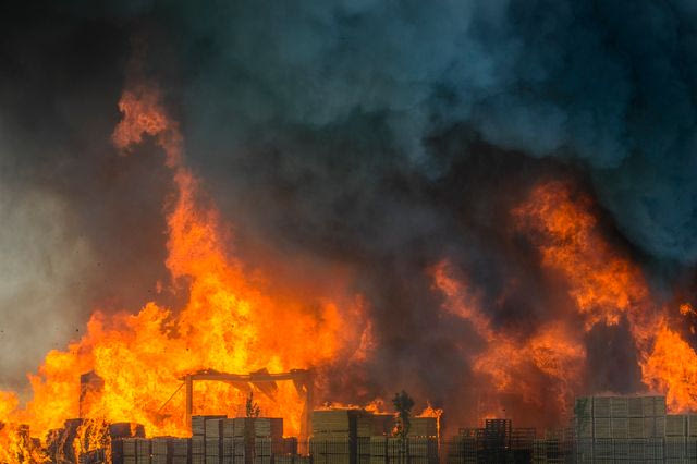 Σαουδική Αραβία: 16 Μπαγκλαντεσιανοί νεκροί από φωτιά σε εργοστάσιο καναπέδων