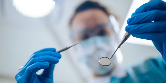 Σε κώμα 53χρονος που πήγε στην Τουρκία για τοποθέτηση φθηνών εμφυτευμάτων δοντιών