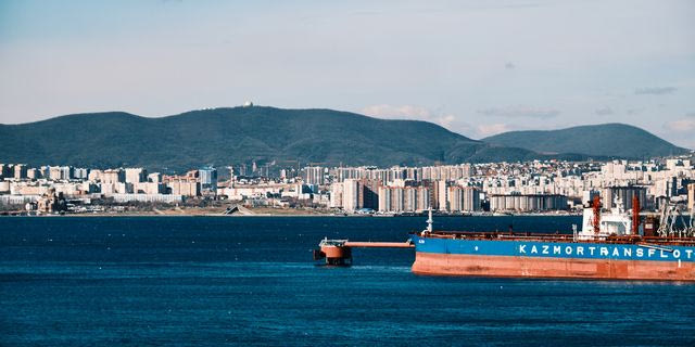Η Ουκρανία λέει ότι έπληξε τρία πολεμικά πλοία στη ναυτική βάση του Νοβοροσίσκ