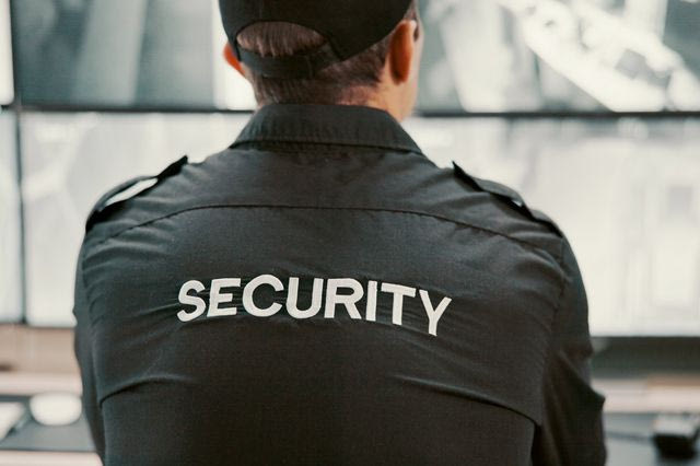 Βολές για τις συνθήκες εργασίας στον κλάδο security