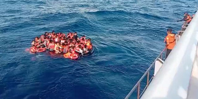 Μπαλί: Ξέσπασε φωτιά σε φέρι – Επιχείρηση διάσωσης για περισσότερους από 100 επιβάτες