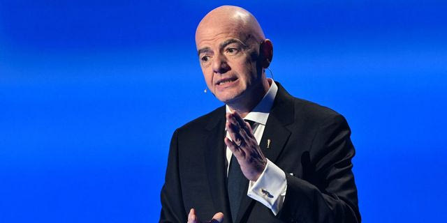 Η UEFA παραγγέλνει ανεξάρτητη έρευνα για το “ξεπούλημα” του Μουντιάλ από τον Ινφαντίνο