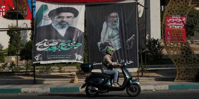 Οι ΗΠΑ στοχεύουν στην “οικονομική ασφυξία” του Ιράν, απειλώντας συμμάχους κι εταίρους του