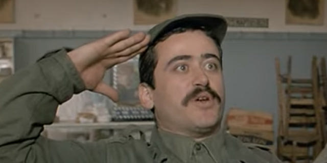 Νίκος Καλογερόπουλος: Ο εμβληματικός ρόλος στο “Λούφα και Παραλλαγή” που του χάρισε βραβείο