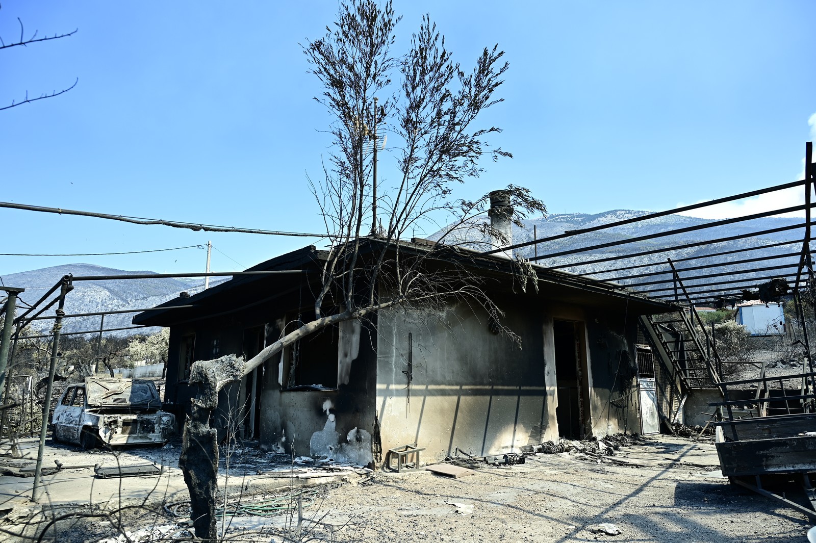 Αν κάηκε το σπίτι σου να θυμάσαι ότι δεν φταίει η κυβέρνηση