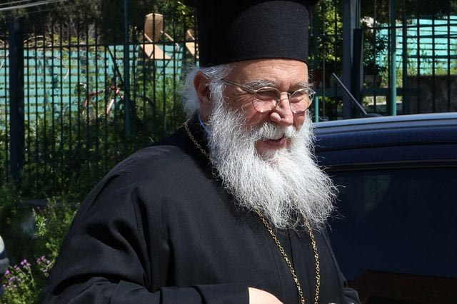 Στη Ρωσία ο Μητροπολίτης Κέρκυρας – Η μεταφορά λειψάνων εν μέσω κρίσης στις σχέσεις Αθήνας – Μόσχας