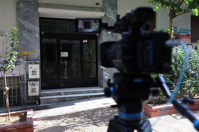 Η πολυκατοικία στην Κυψέλη όπου διέμενε η οικογένεια, στην κατοχή της οποίας εντοπίστηκε μακάβριο εύρημα