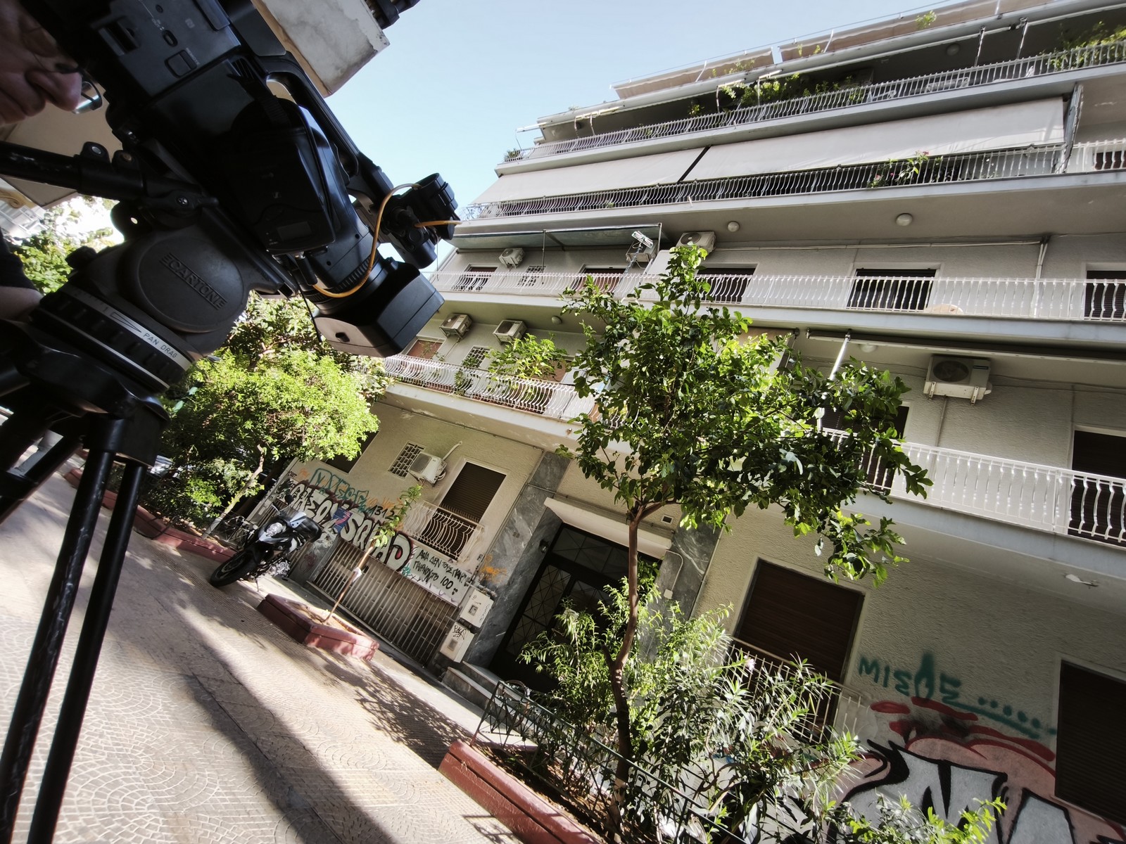 Κυψέλη: Διώξεις για τρεις στο “σπίτι της φρίκης”