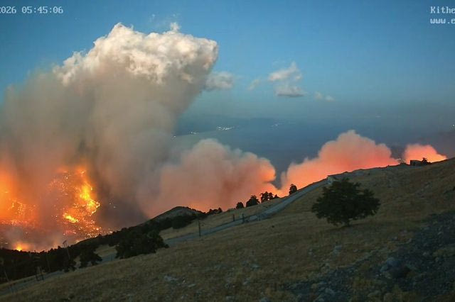 Συγκλονιστικό timelapse βίντεο: Η εξάπλωση της φωτιάς από τον Κιθαιρώνα στο Πόρτο Γερμενό