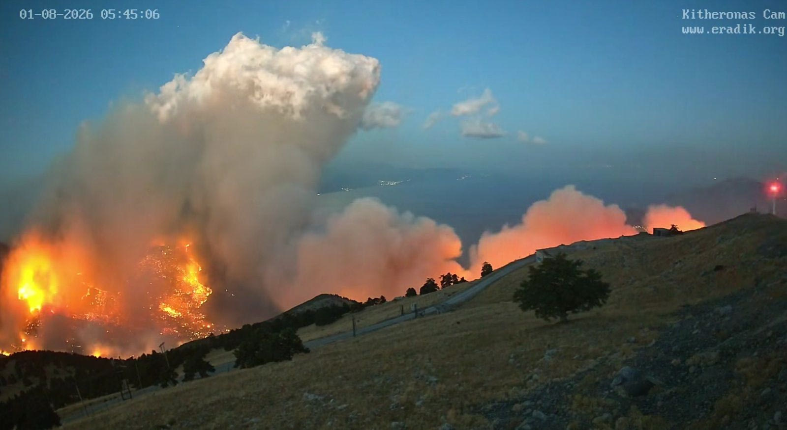Συγκλονιστικό timelapse βίντεο: Η εξάπλωση της φωτιάς από τον Κιθαιρώνα στο Πόρτο Γερμενό