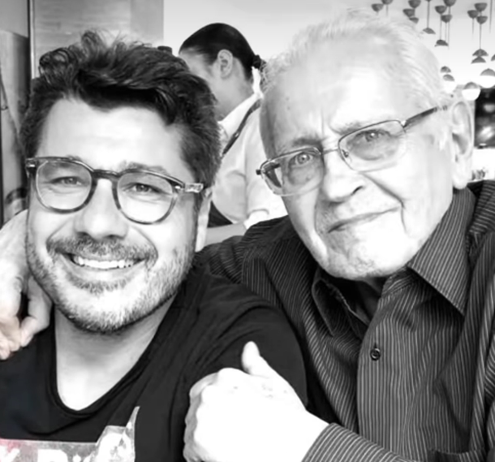 Λάμπρος Κωνσταντάρας για τα πρώτα γενέθλια χωρίς τον πατέρα του: Μου χρωστάς μια επίσκεψη, εις το επανιδείν