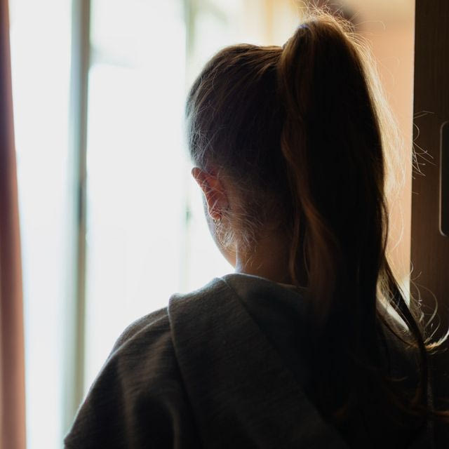 Συνελήφθη ο πατέρας που άφησε μόνη την 11χρονη κόρη του για να δει αγώνα στο εξωτερικό