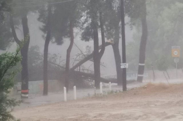 Χάος στην Κύπρο από ξαφνική κακοκαιρία: Πλημμύρες και 112 – Άνδρας χτυπήθηκε από κεραυνό