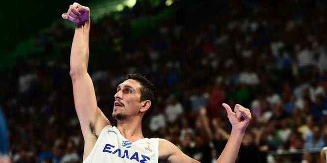 Εθνική Ελλάδας: Ο Γιαννούλης Λαρεντζάκης έφτασε τις 100 συμμετοχές με τη γαλανόλευκη