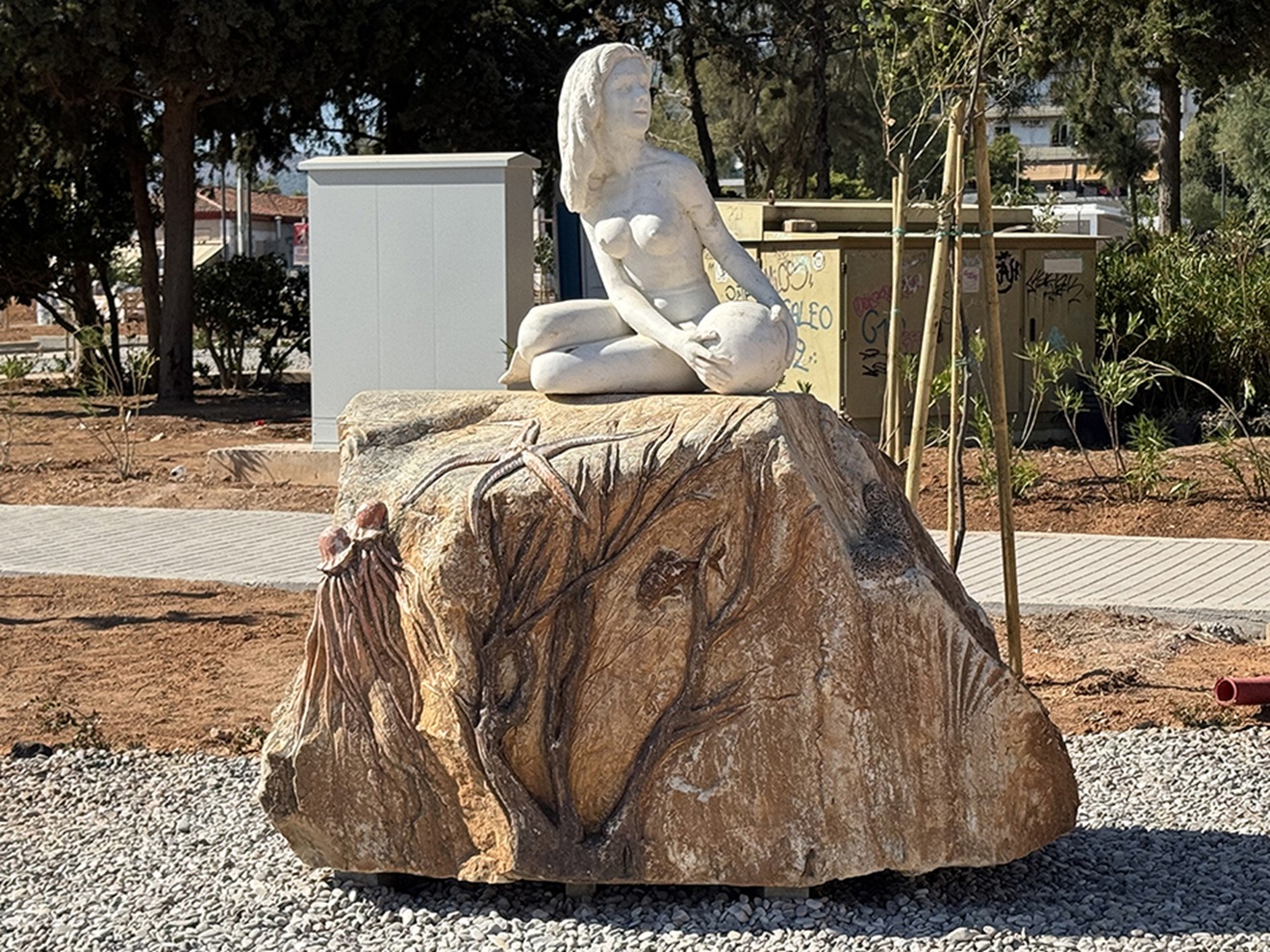 Γλυπτό στο Λαύριο: Τι απαντά ο Δήμαρχος – Η επιστολή προς το ΕΕΤΕ