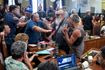 Οργή των κτηνοτρόφων της Λέσβου για τον αφθώδη πυρετό – Ένταση στο περιφερειακό συμβούλιο