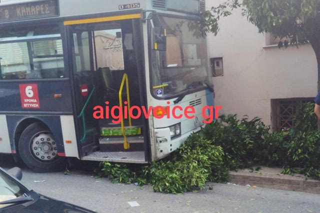 Αίγιο: Νεκρός οδηγός λεωφορείου μετά από ανακοπή – Το όχημα προσέκρουσε σε σταθμευμένα ΙΧ