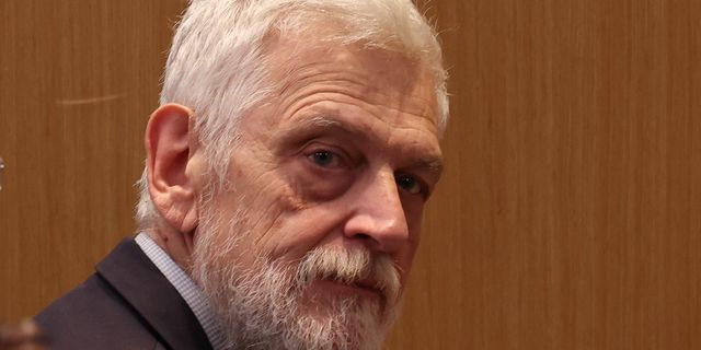 Ατύχημα για τον Γιάννη Λοβέρδο – Έσπασε το χέρι του