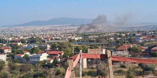 Μενίδι: Πυρκαγιά κοντά στο στρατόπεδο Καποτά – Μήνυμα του 112