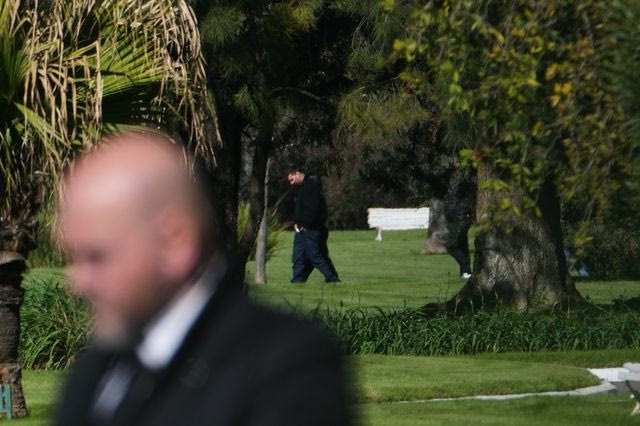 Συντετριμμένος στην κηδεία του πατέρα του ο Μέσι