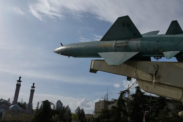 Reuters: Οι ΗΠΑ έχουν χρησιμοποιήσει σχεδόν όλους τους πυραύλους μεγάλου βεληνεκούς στο Ιράν