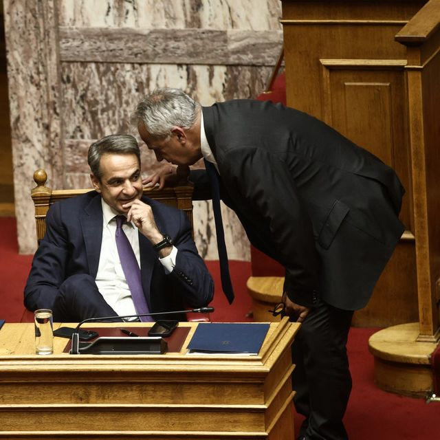 Περιοδείες με το δεξί: 42 υπουργοί και ο Βορίδης